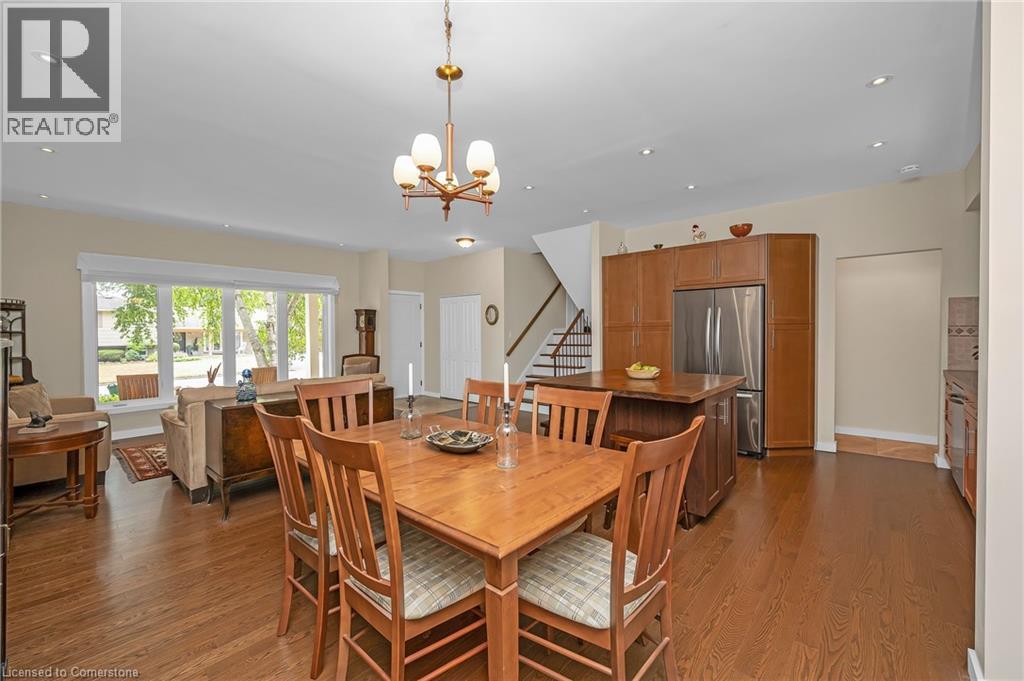 Photo 37 of 285 Surrey Drive, Oakville ON