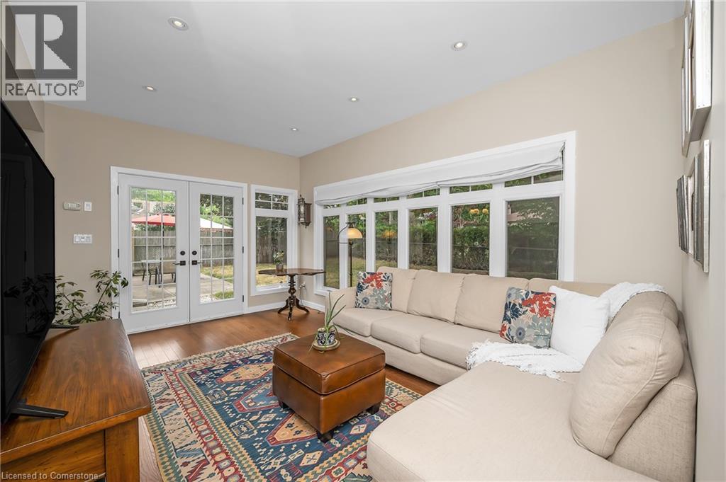 Photo 12 of 285 Surrey Drive, Oakville ON