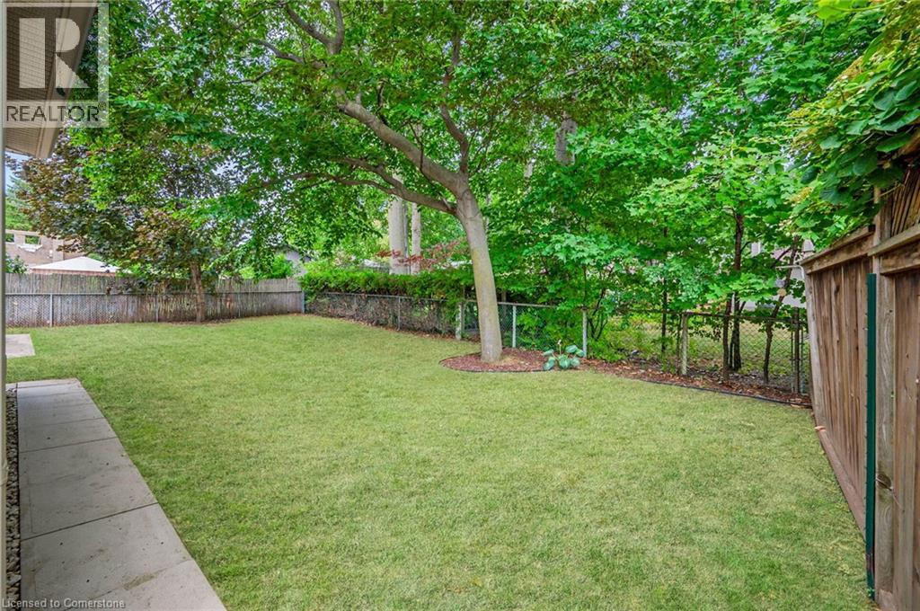 Photo 35 of 285 Surrey Drive, Oakville ON