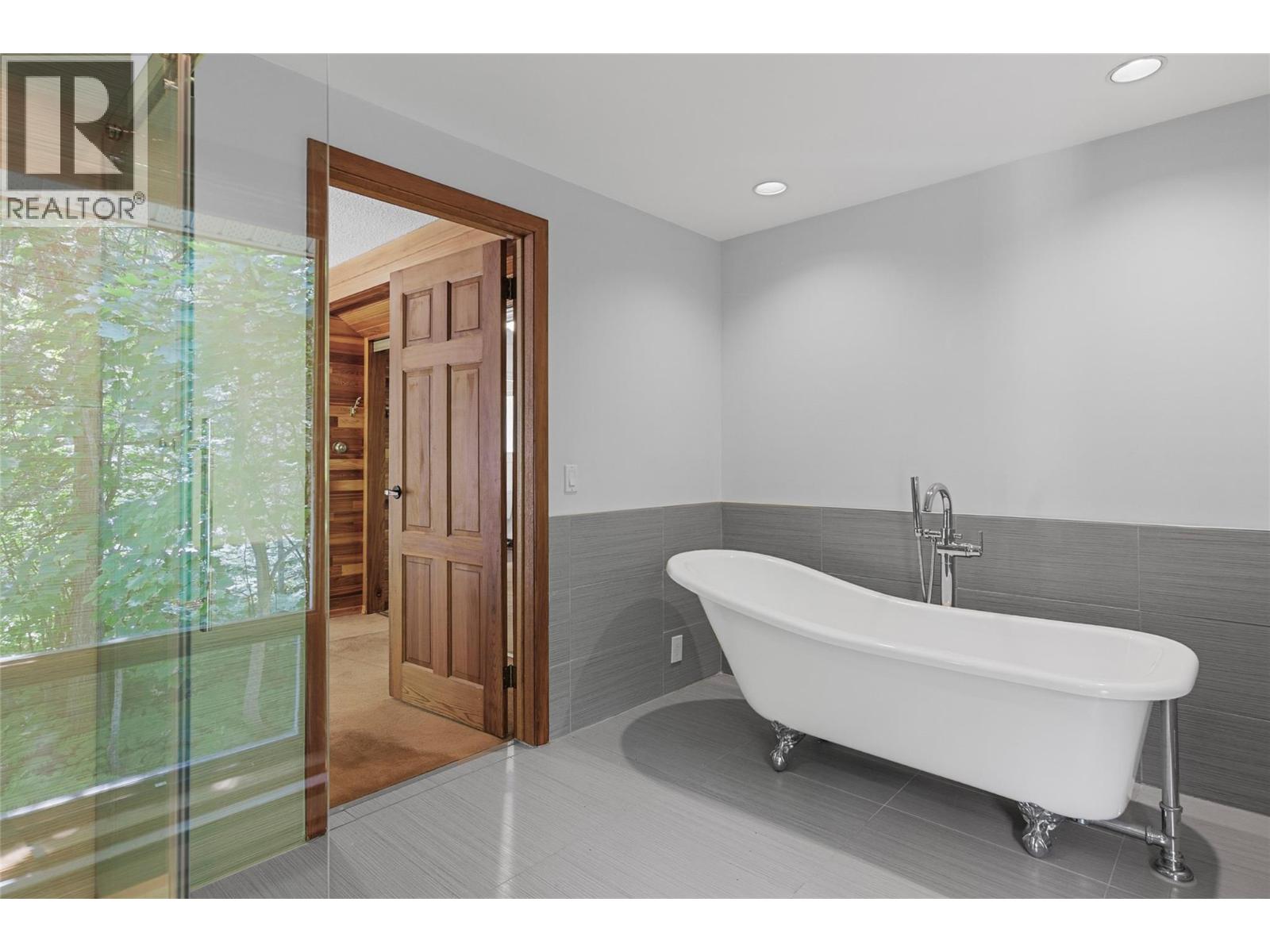 1833 Park Drive, Revelstoke