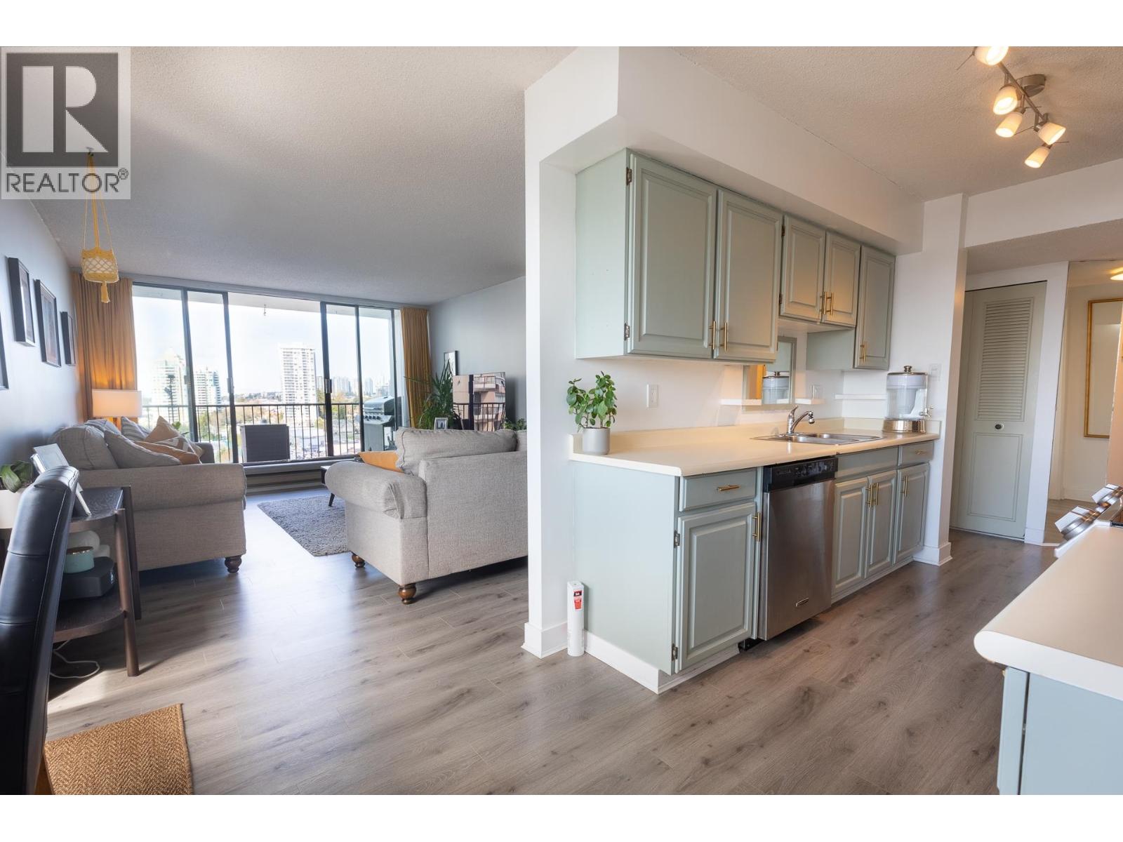 Photo 9 of 1404 7235 Salisbury Avenue, Burnaby BC