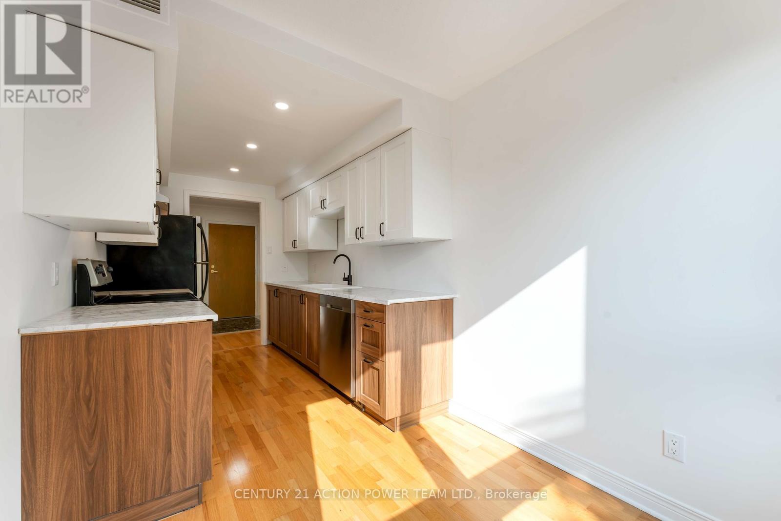 Photo 31 of Ph 6 939 North River Road, Ottawa ON