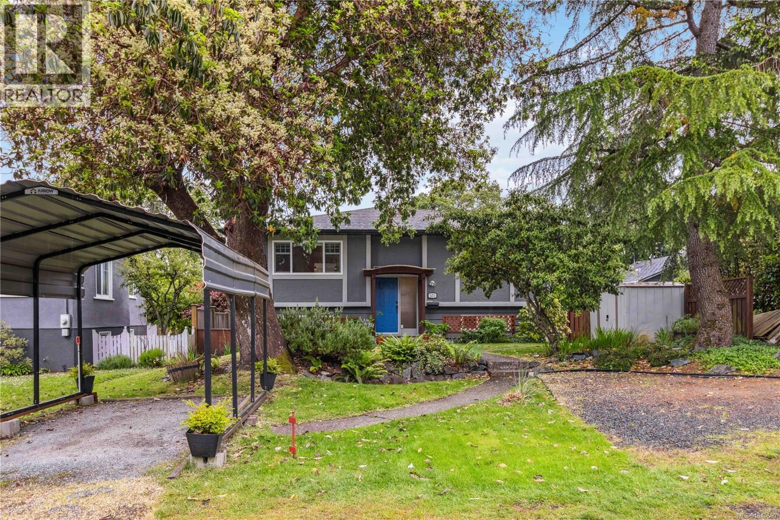 Photo 9 of 1273 Holloway St, Saanich BC
