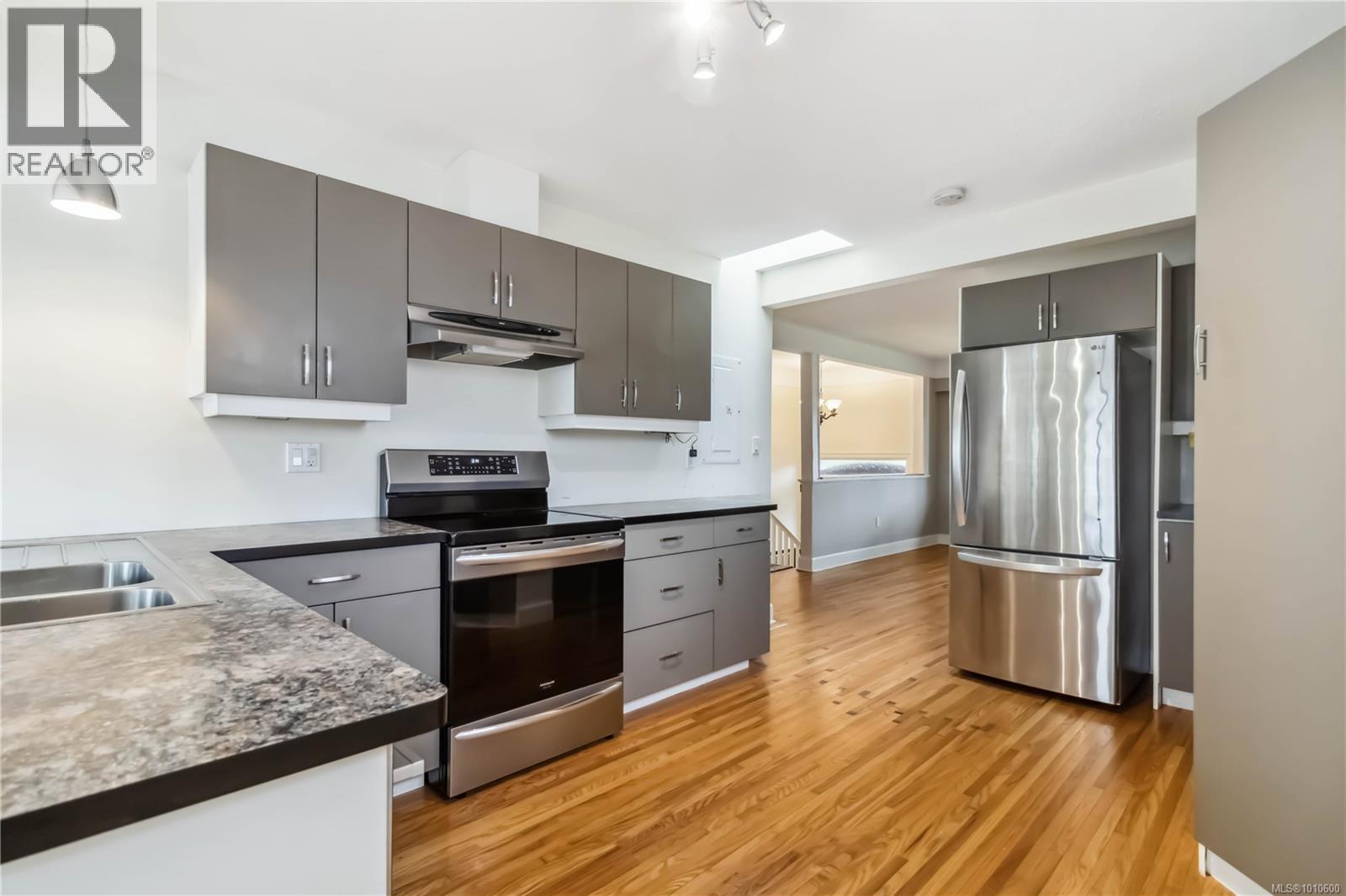 Photo 61 of 1273 Holloway St, Saanich BC