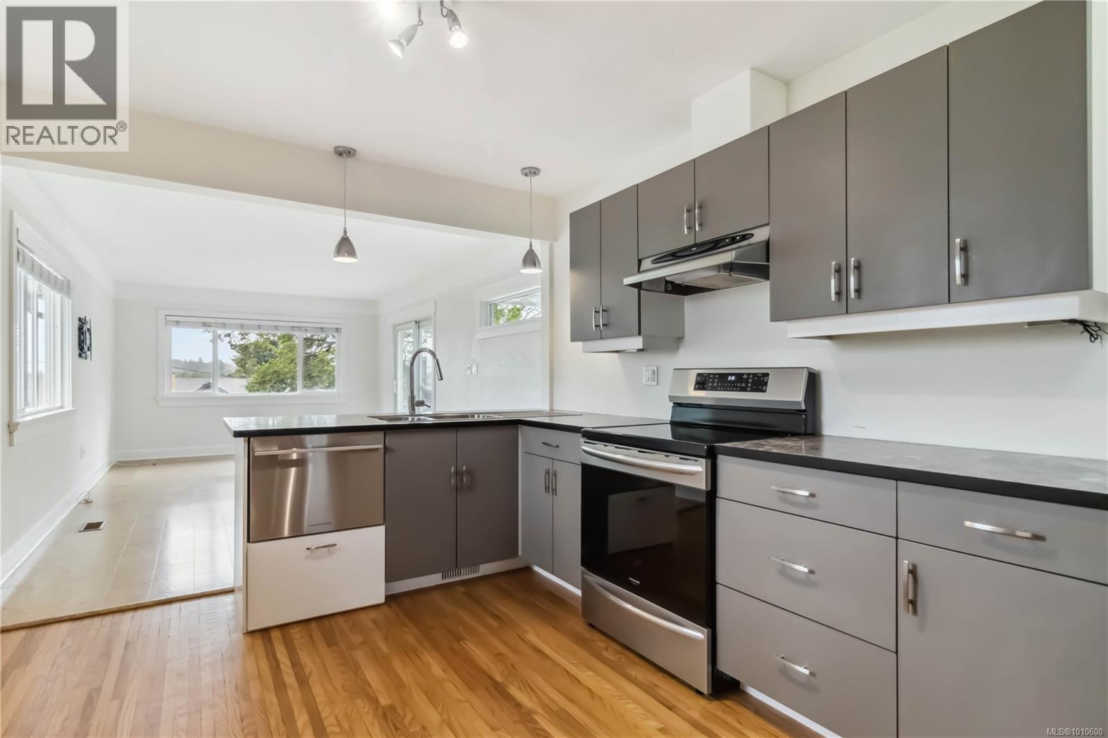 Photo 62 of 1273 Holloway St, Saanich BC