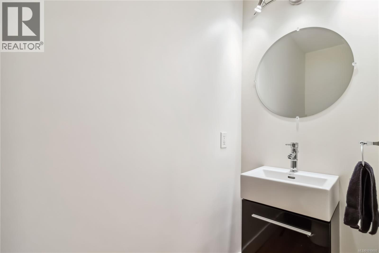 Photo 12 of 1273 Holloway St, Saanich BC