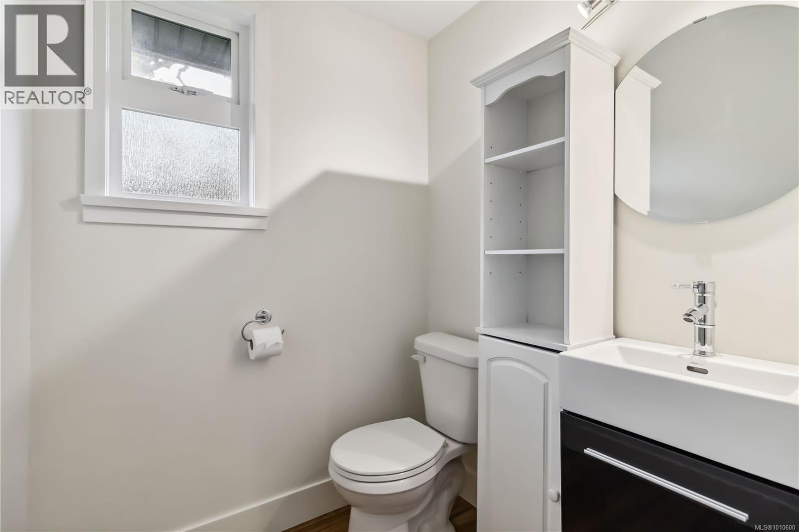 Photo 32 of 1273 Holloway St, Saanich BC