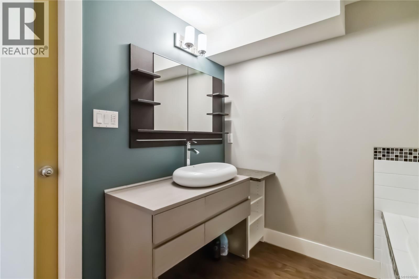 Photo 63 of 1273 Holloway St, Saanich BC