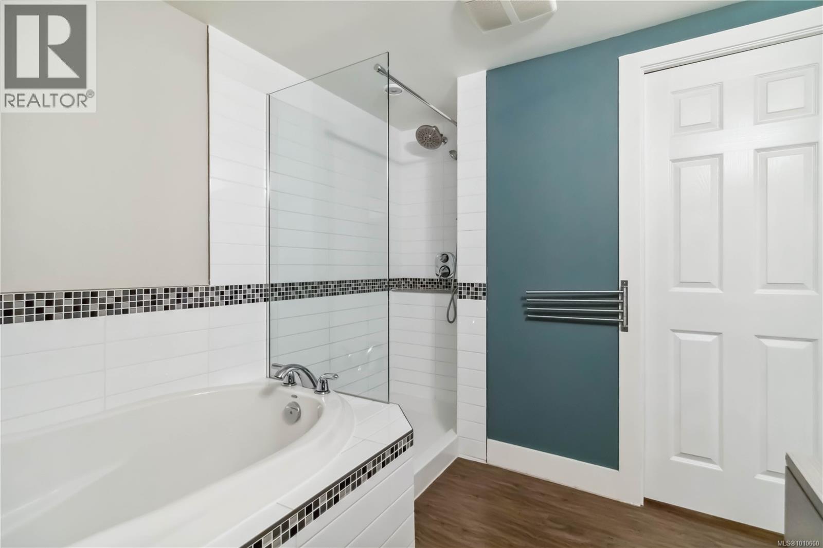 Photo 5 of 1273 Holloway St, Saanich BC