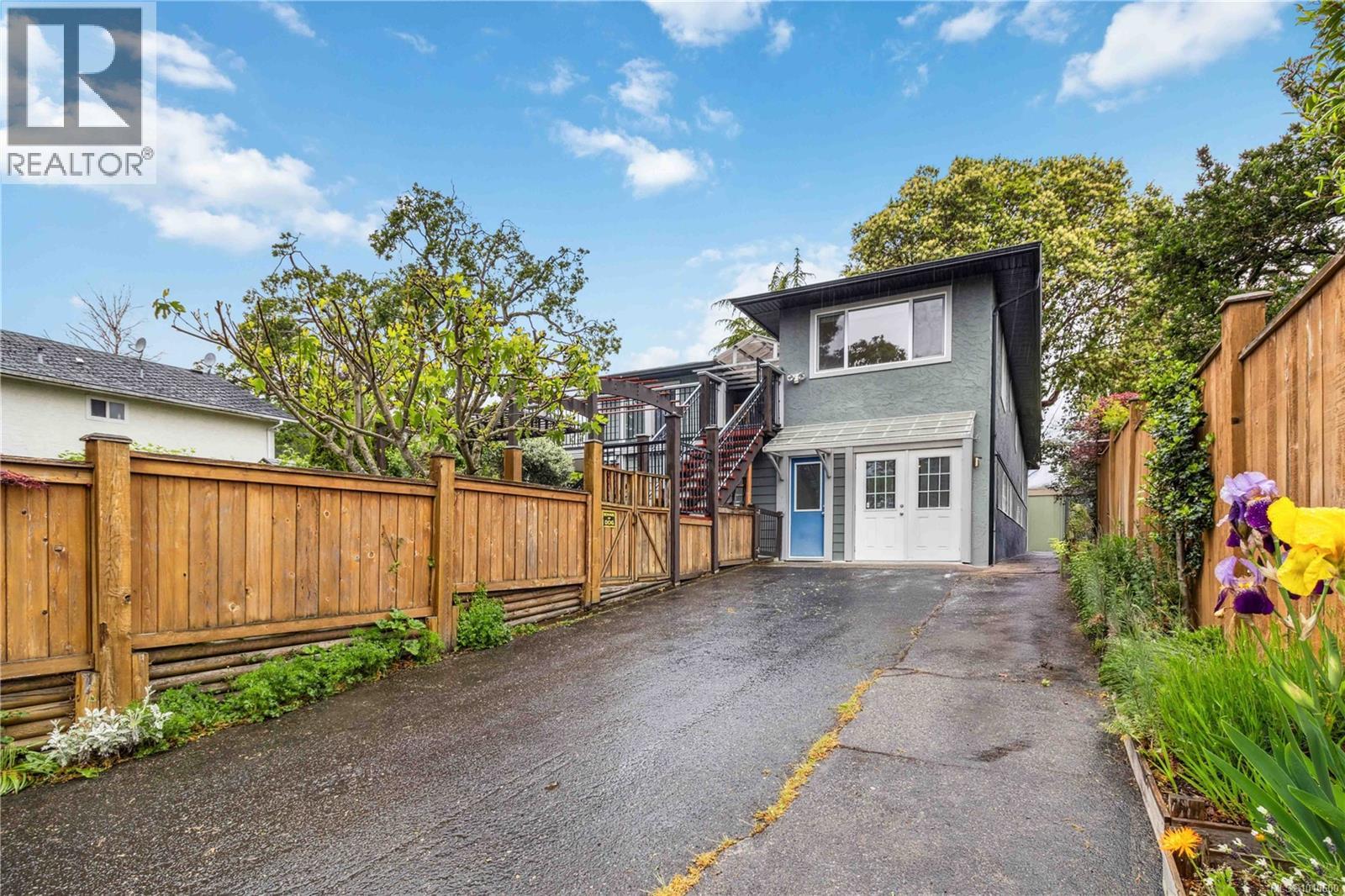 Photo 8 of 1273 Holloway St, Saanich BC