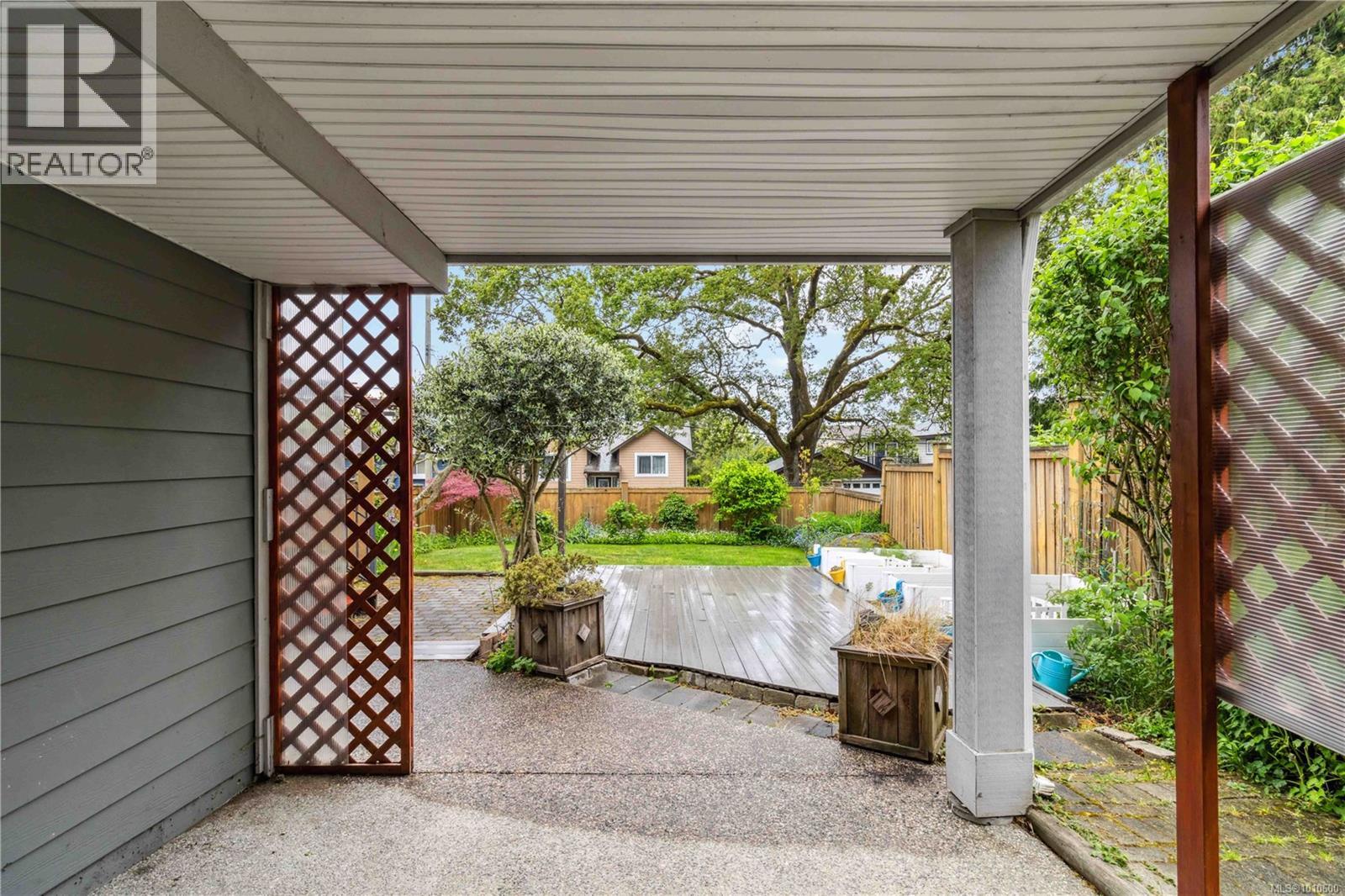Photo 35 of 1273 Holloway St, Saanich BC
