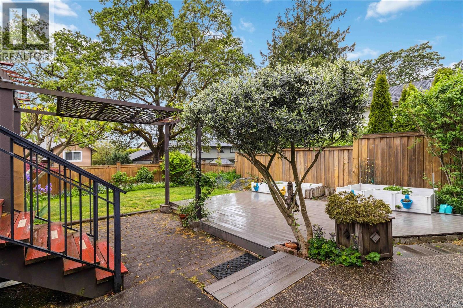 Photo 17 of 1273 Holloway St, Saanich BC