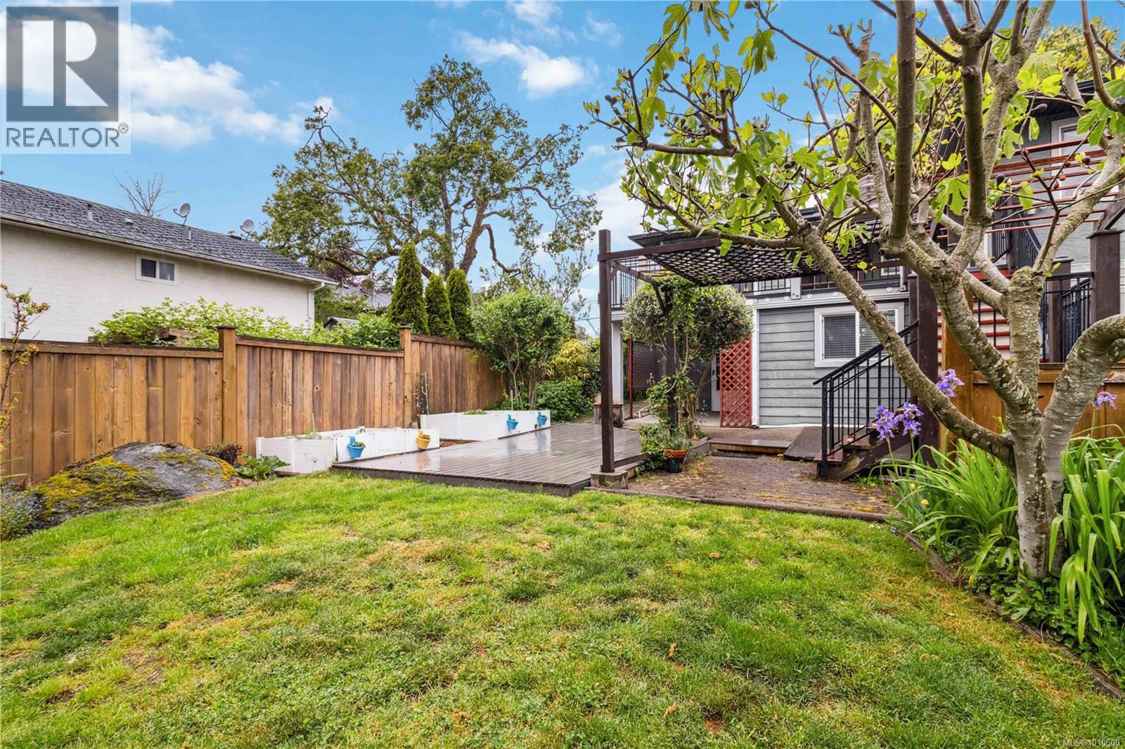 Photo 36 of 1273 Holloway St, Saanich BC