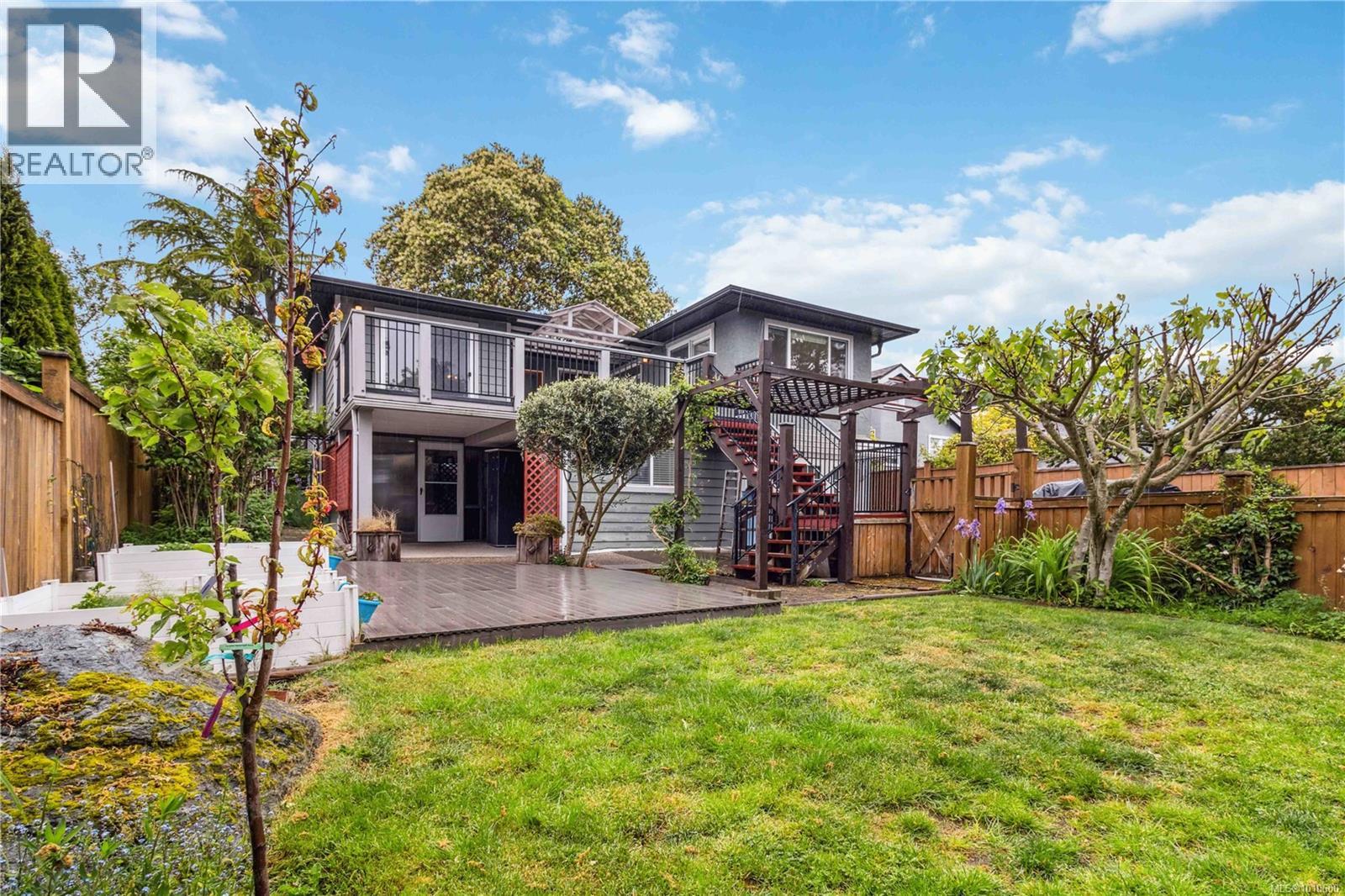 Photo 27 of 1273 Holloway St, Saanich BC