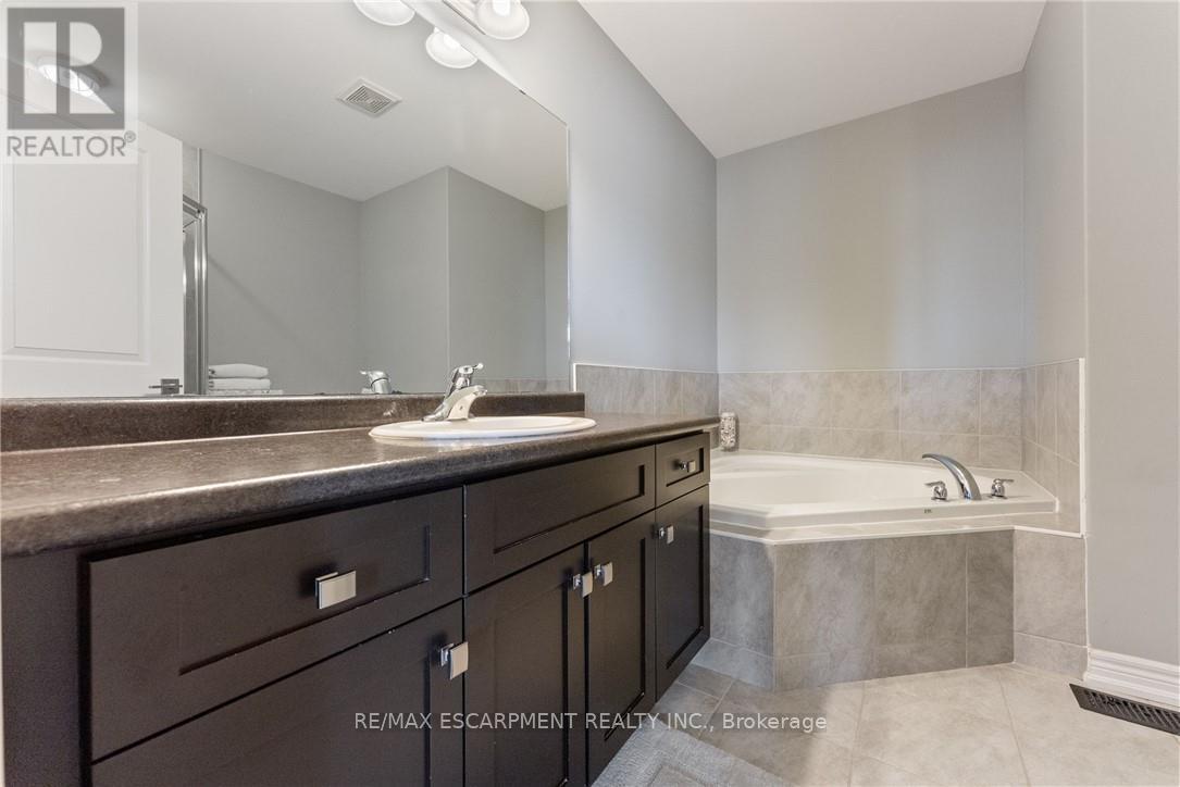 Photo 18 of 57 Sexton Crescent, Hamilton ON