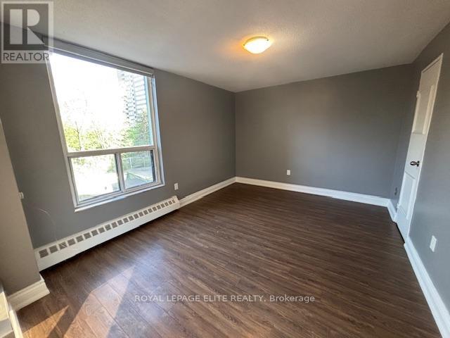 Photo 11 of 310 3120 Kirwin Avenue, Mississauga ON