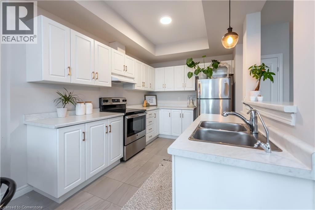 Photo 13 of 80 Dunrobin Lane, Grimsby ON