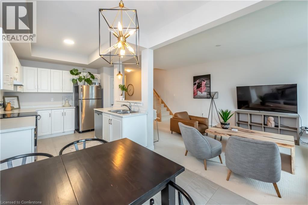 Photo 24 of 80 Dunrobin Lane, Grimsby ON