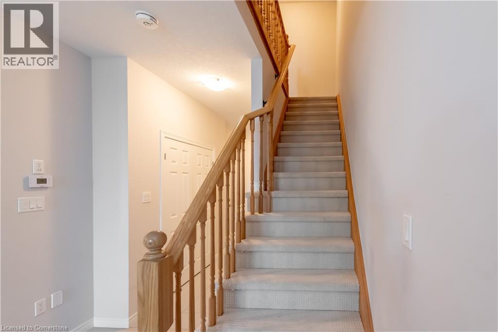 Photo 3 of 80 Dunrobin Lane, Grimsby ON