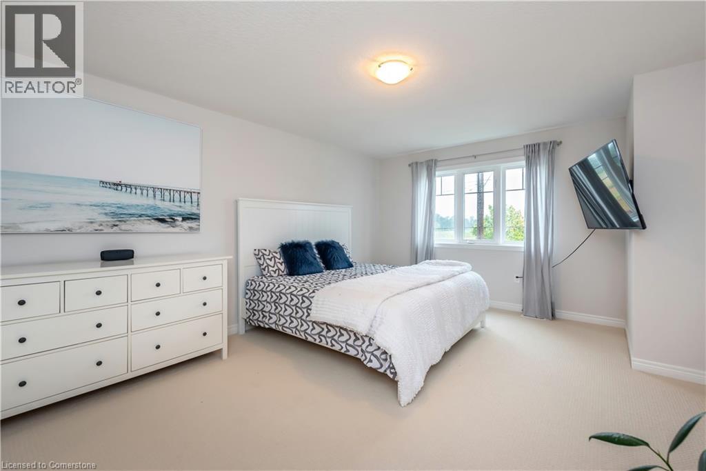 Photo 20 of 80 Dunrobin Lane, Grimsby ON