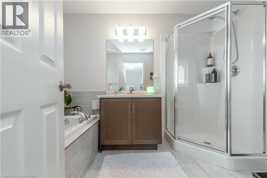 Photo 39 of 80 Dunrobin Lane, Grimsby ON