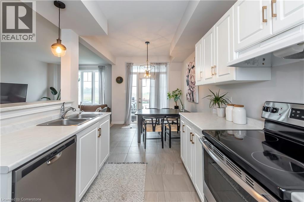 Photo 35 of 80 Dunrobin Lane, Grimsby ON