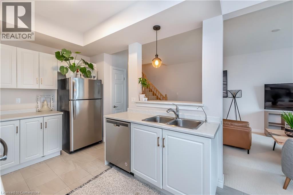 Photo 23 of 80 Dunrobin Lane, Grimsby ON