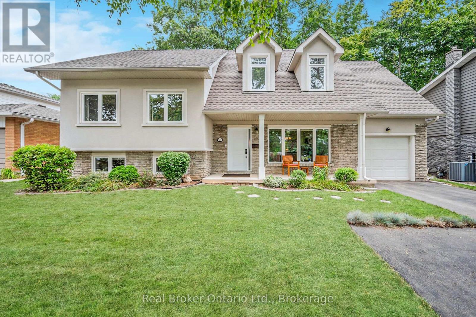 Photo 42 of 285 Surrey Drive, Oakville ON