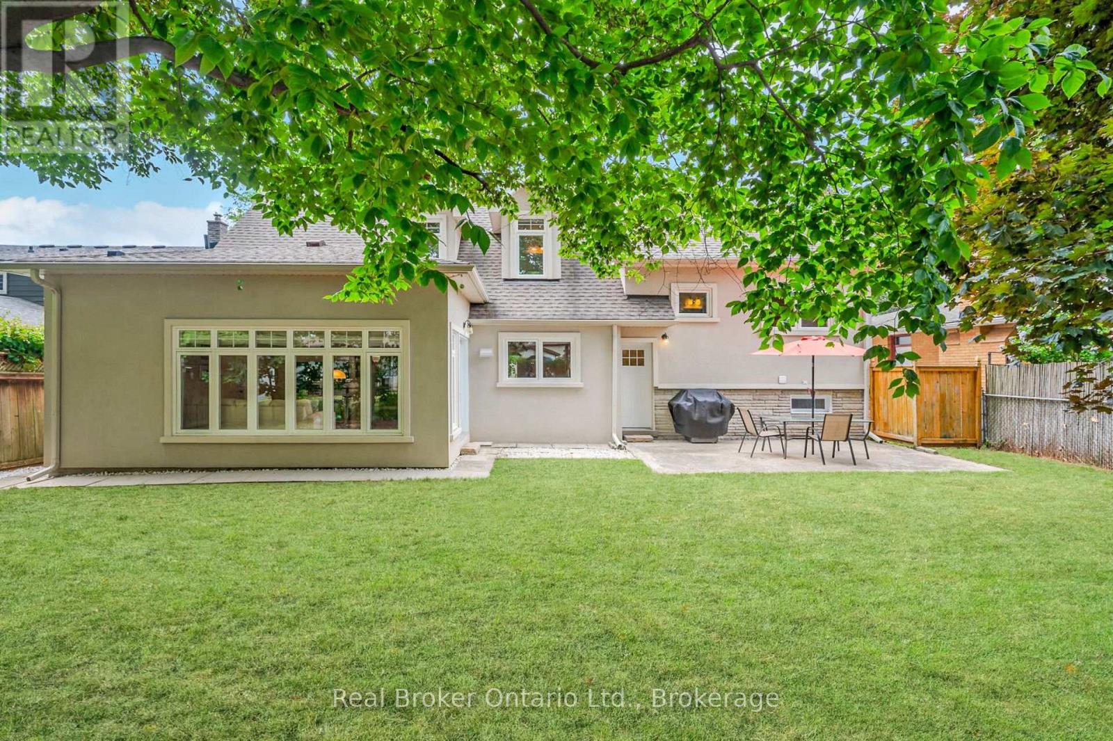 Photo 29 of 285 Surrey Drive, Oakville ON