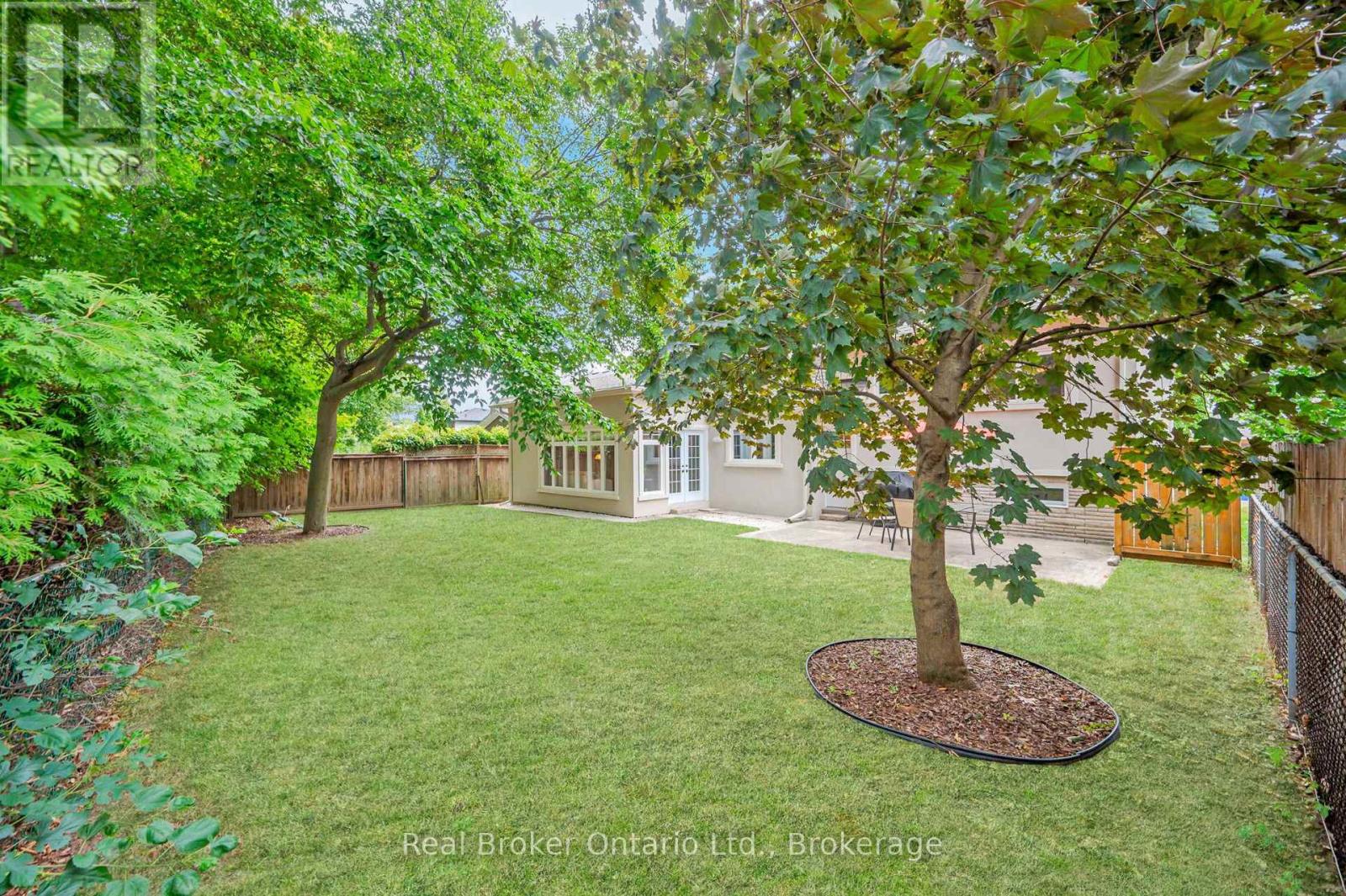 Photo 1 of 285 Surrey Drive, Oakville ON