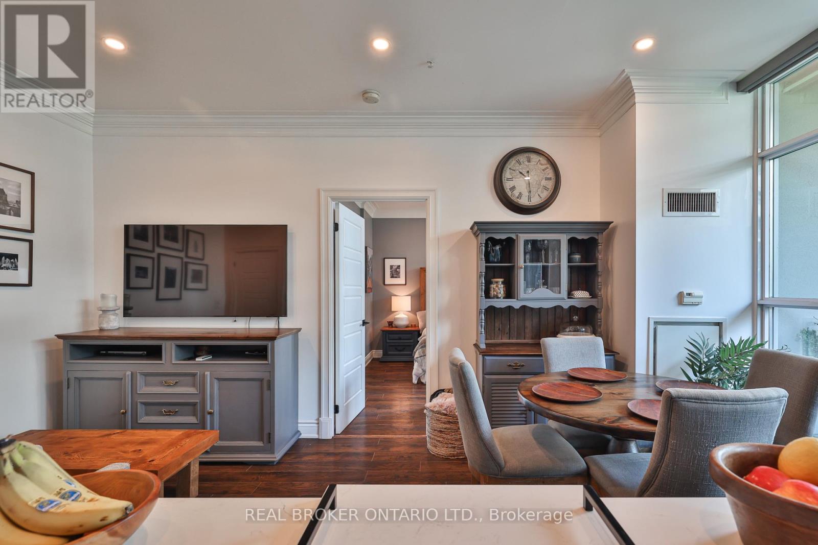 Photo 12 of 107 155 Legion Road N, Toronto ON