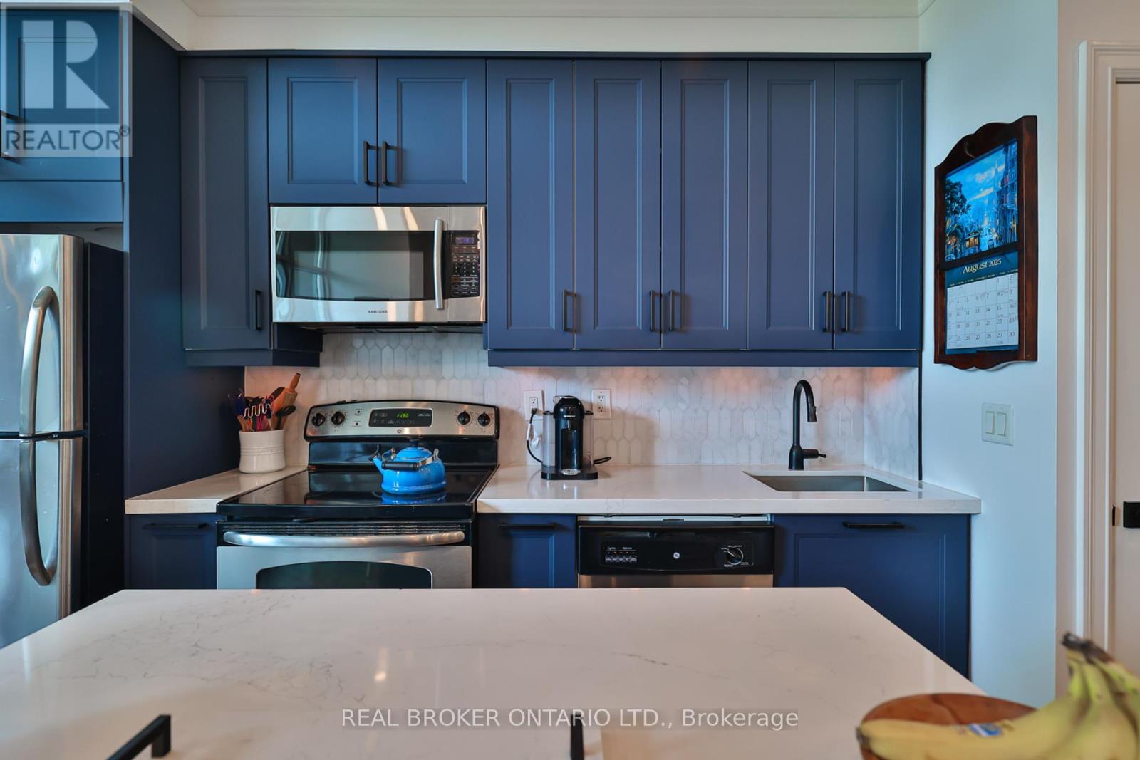 Photo 14 of 107 155 Legion Road N, Toronto ON