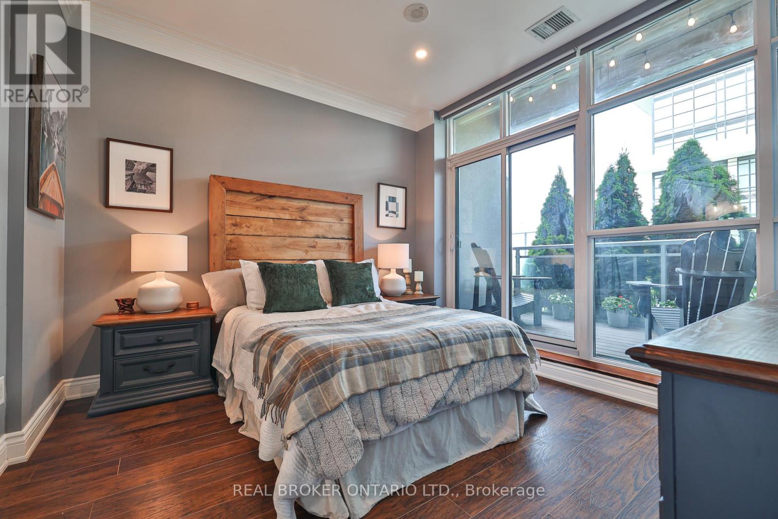 Photo 20 of 107 155 Legion Road N, Toronto ON
