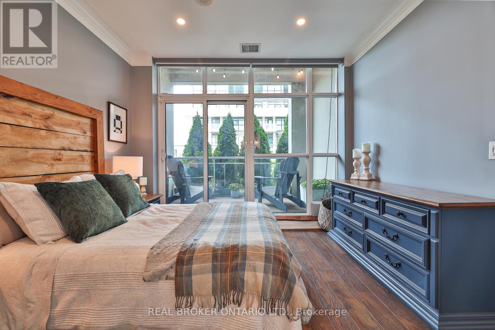 Photo 21 of 107 155 Legion Road N, Toronto ON