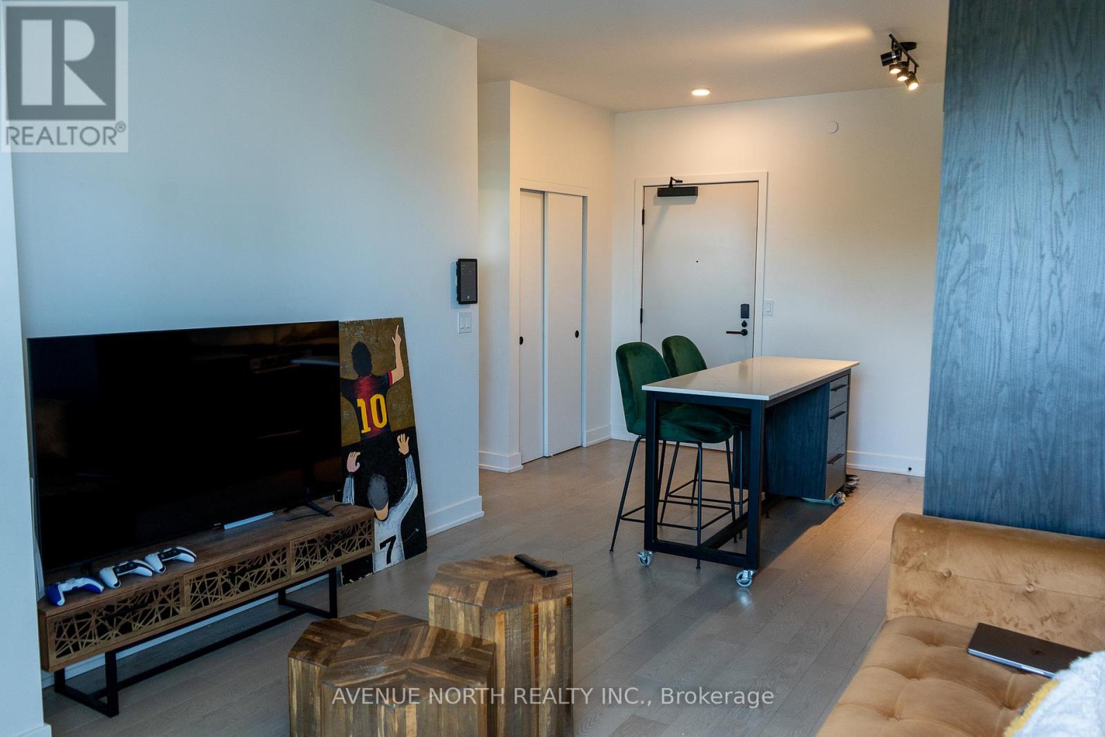Photo 3 of 22 560 Rideau Street, Ottawa ON