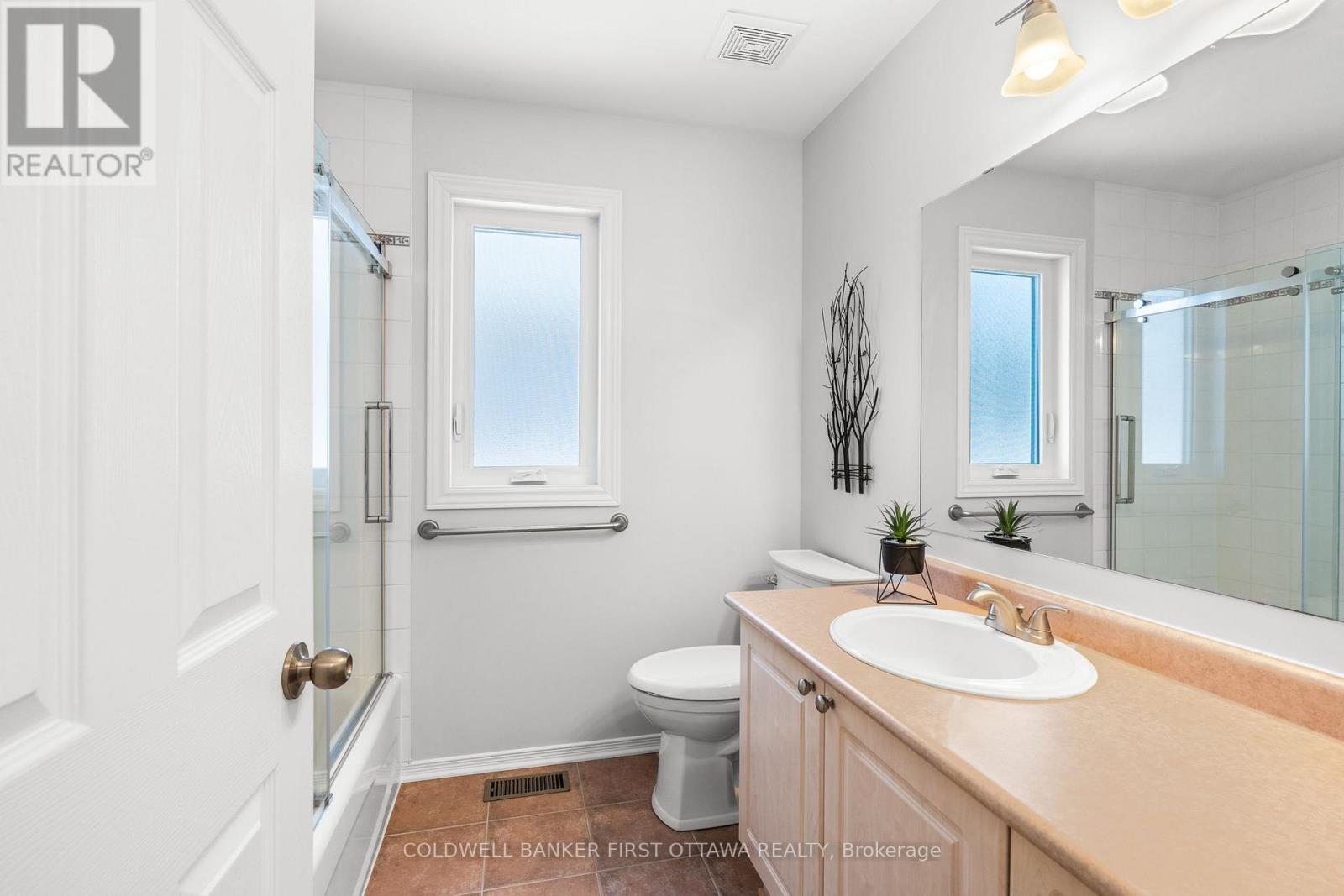 Photo 25 of 260 Scout Street, Ottawa ON