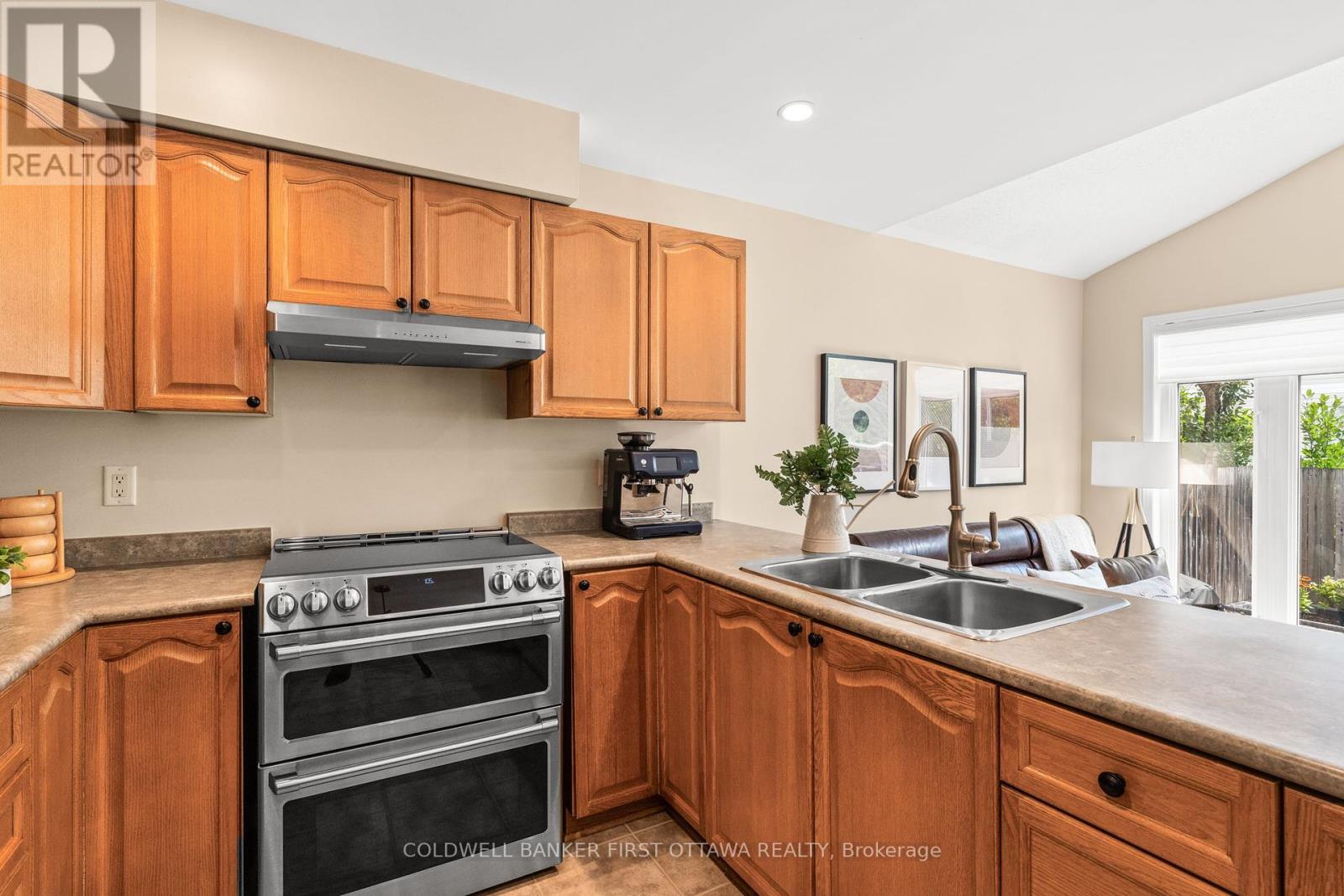 Photo 9 of 260 Scout Street, Ottawa ON
