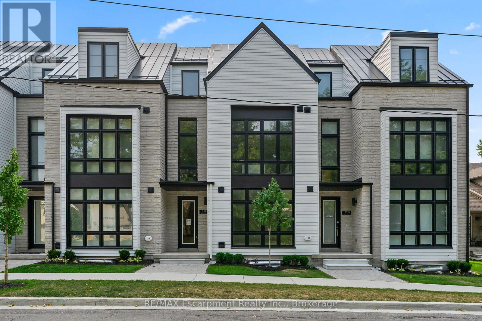 Photo 1 of 2282 Sovereign Street, Oakville ON