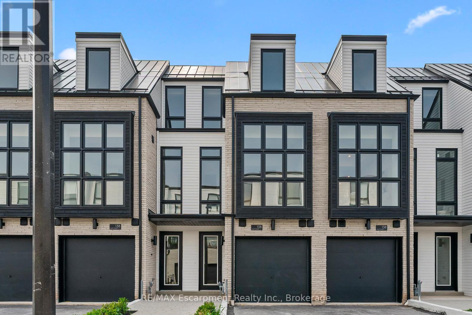 Photo 1 of 4 138 East Street, Oakville ON