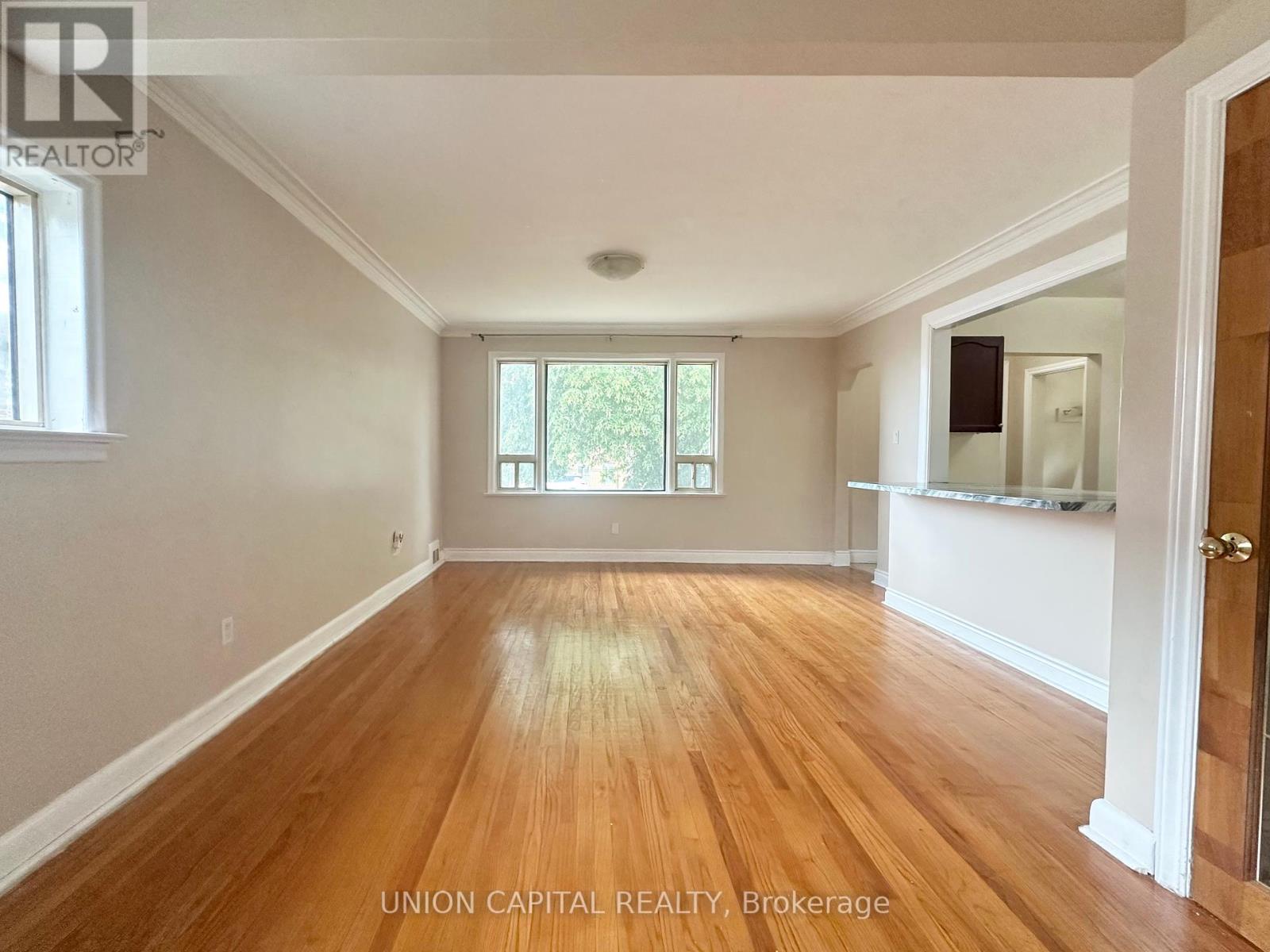 Photo 6 of Main Floor 1048 Kennedy Road, Toronto ON