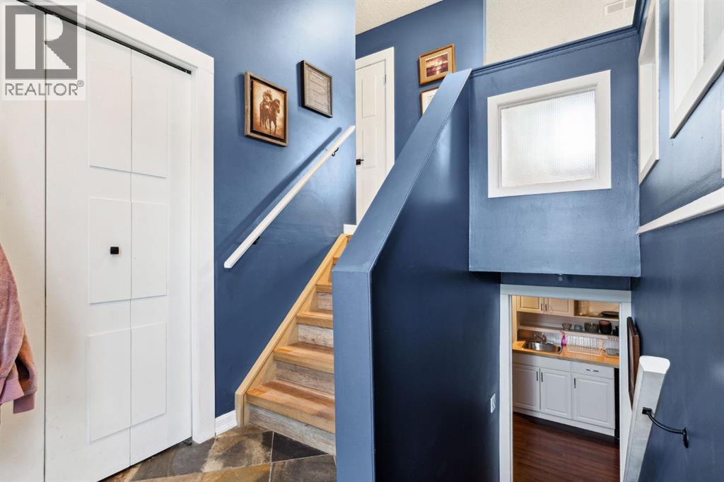 Single Family House Bi-level for Sale in  Falchurch Crescent NE Falconridge Calgary 