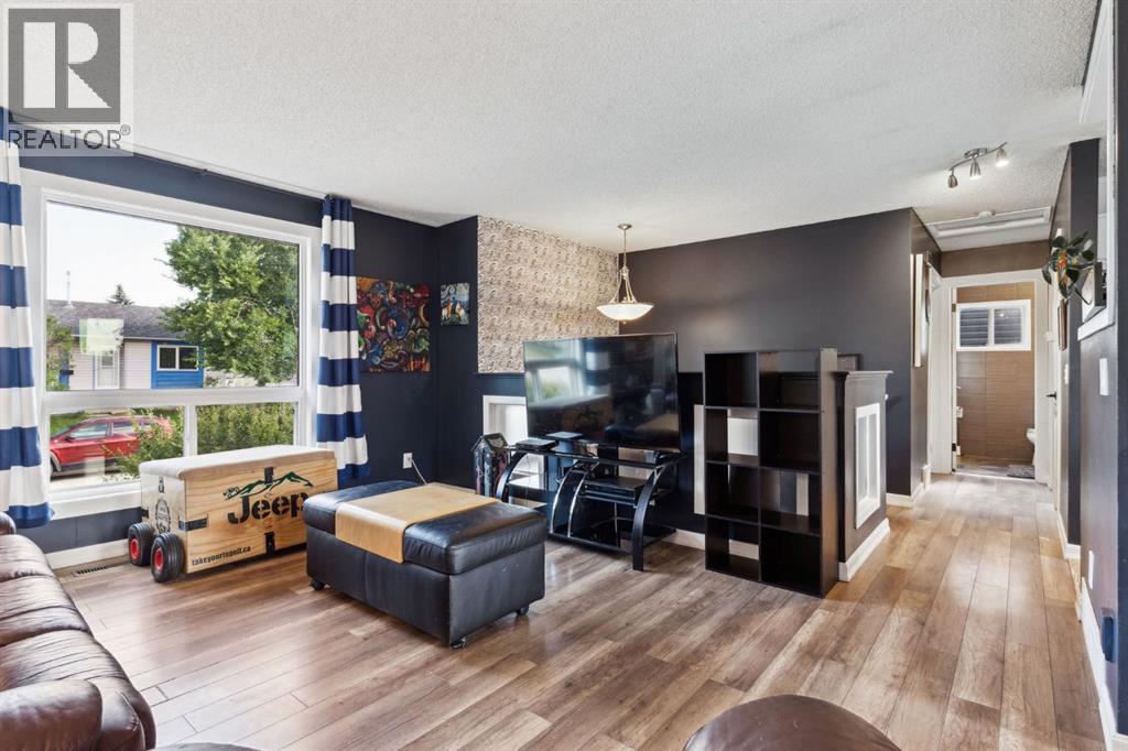 Single Family House Bi-level for Sale in  Falchurch Crescent NE Falconridge Calgary 