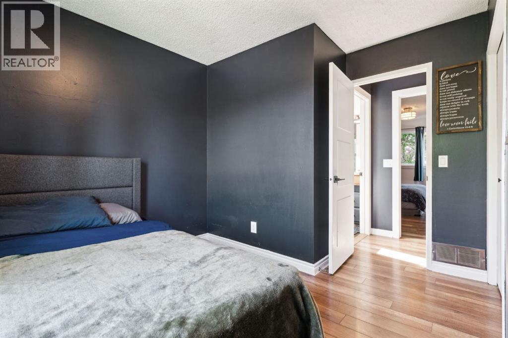 Single Family House Bi-level for Sale in  Falchurch Crescent NE Falconridge Calgary 