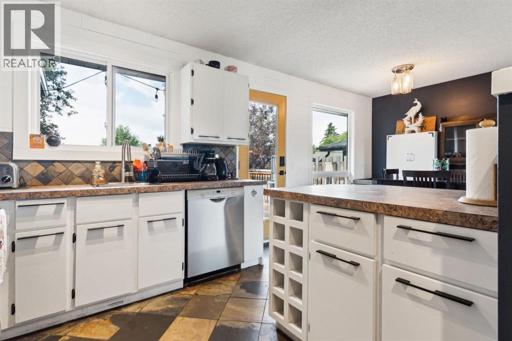 Single Family House Bi-level for Sale in  Falchurch Crescent NE Falconridge Calgary 