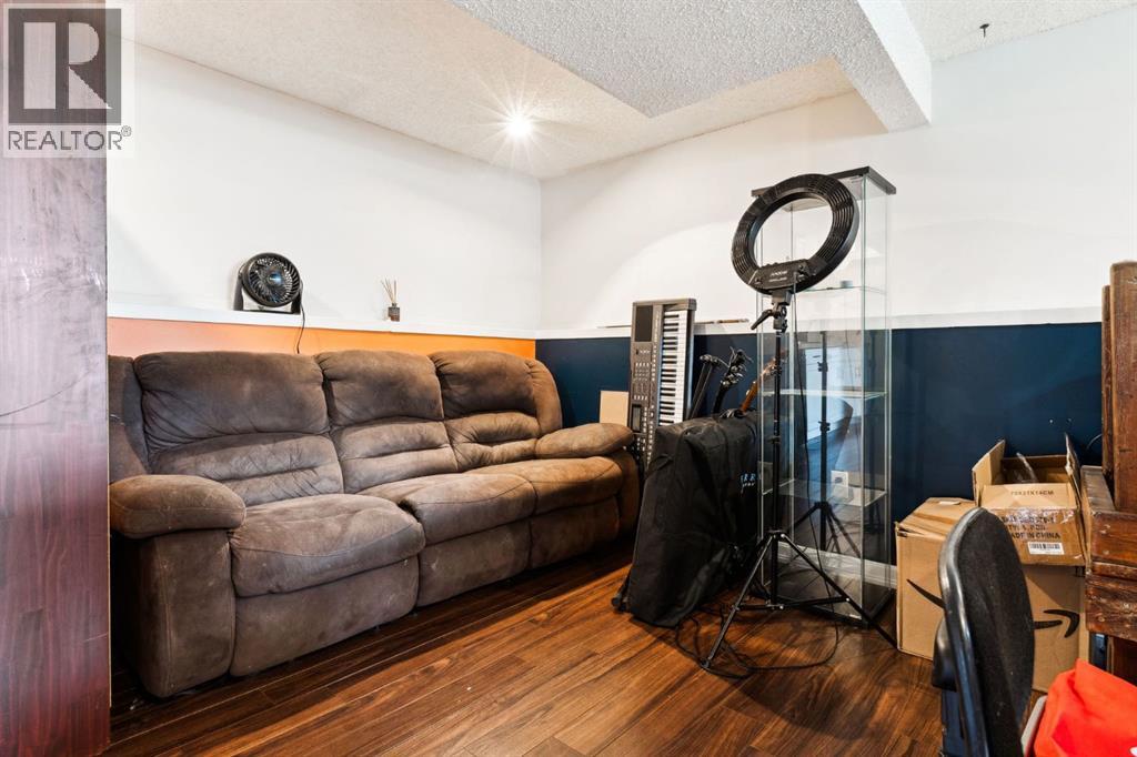 Single Family House Bi-level for Sale in  Falchurch Crescent NE Falconridge Calgary 