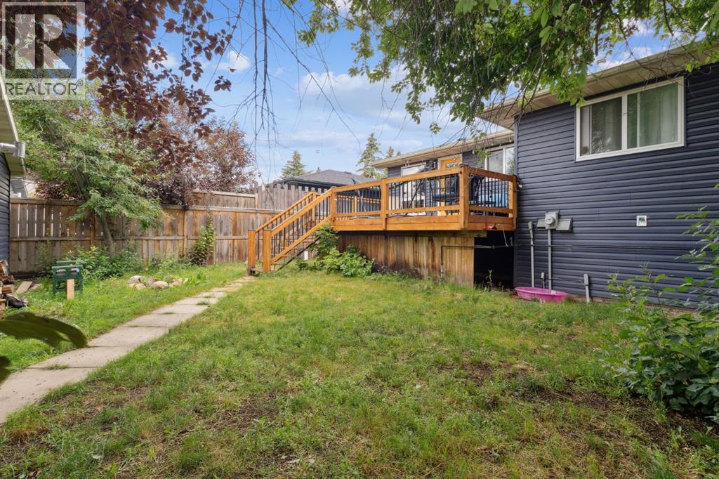 Single Family House Bi-level for Sale in  Falchurch Crescent NE Falconridge Calgary 