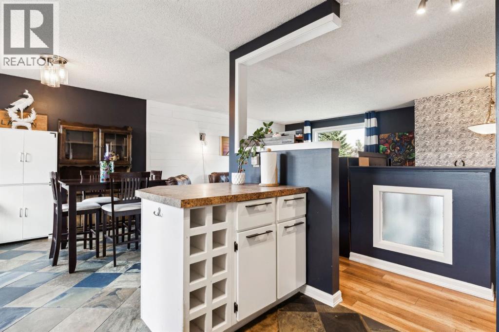 Single Family House Bi-level for Sale in  Falchurch Crescent NE Falconridge Calgary 