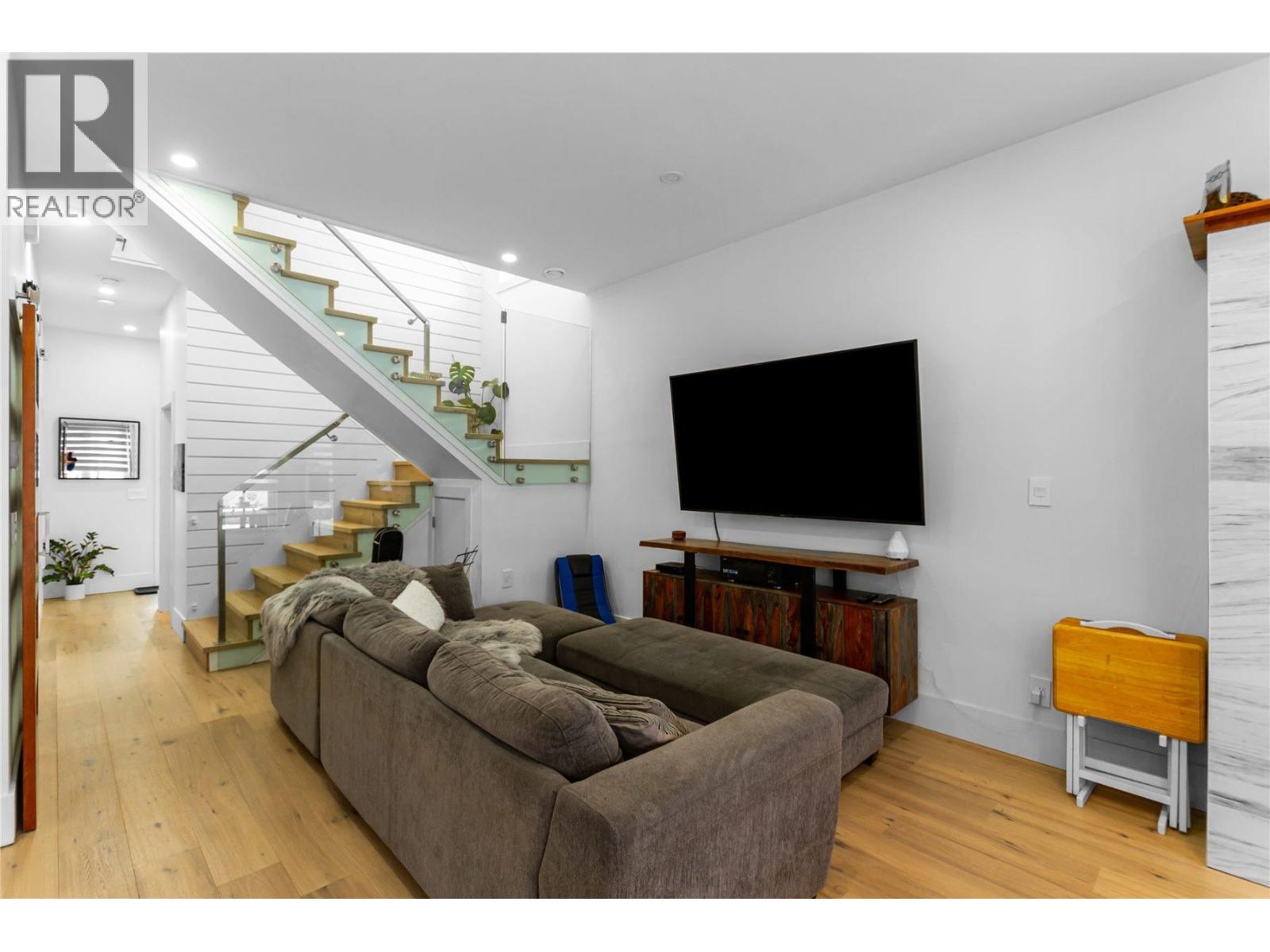 Photo 28 of 1409 Sixth Avenue, New Westminster BC