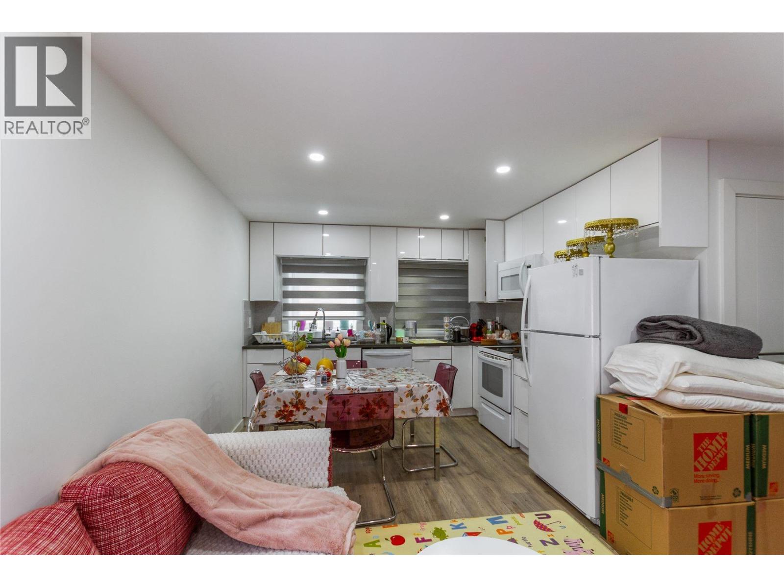 Photo 22 of 1409 Sixth Avenue, New Westminster BC