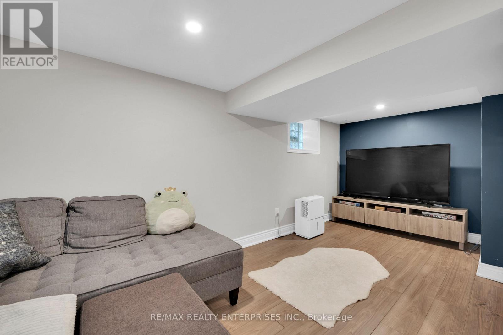 Photo 10 of 67 Kensington Avenue S, Hamilton ON